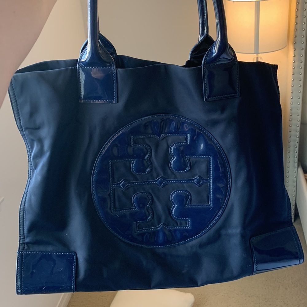 Tory Burch - Ella Patent Nylon Tote (regular size), Navy Blue